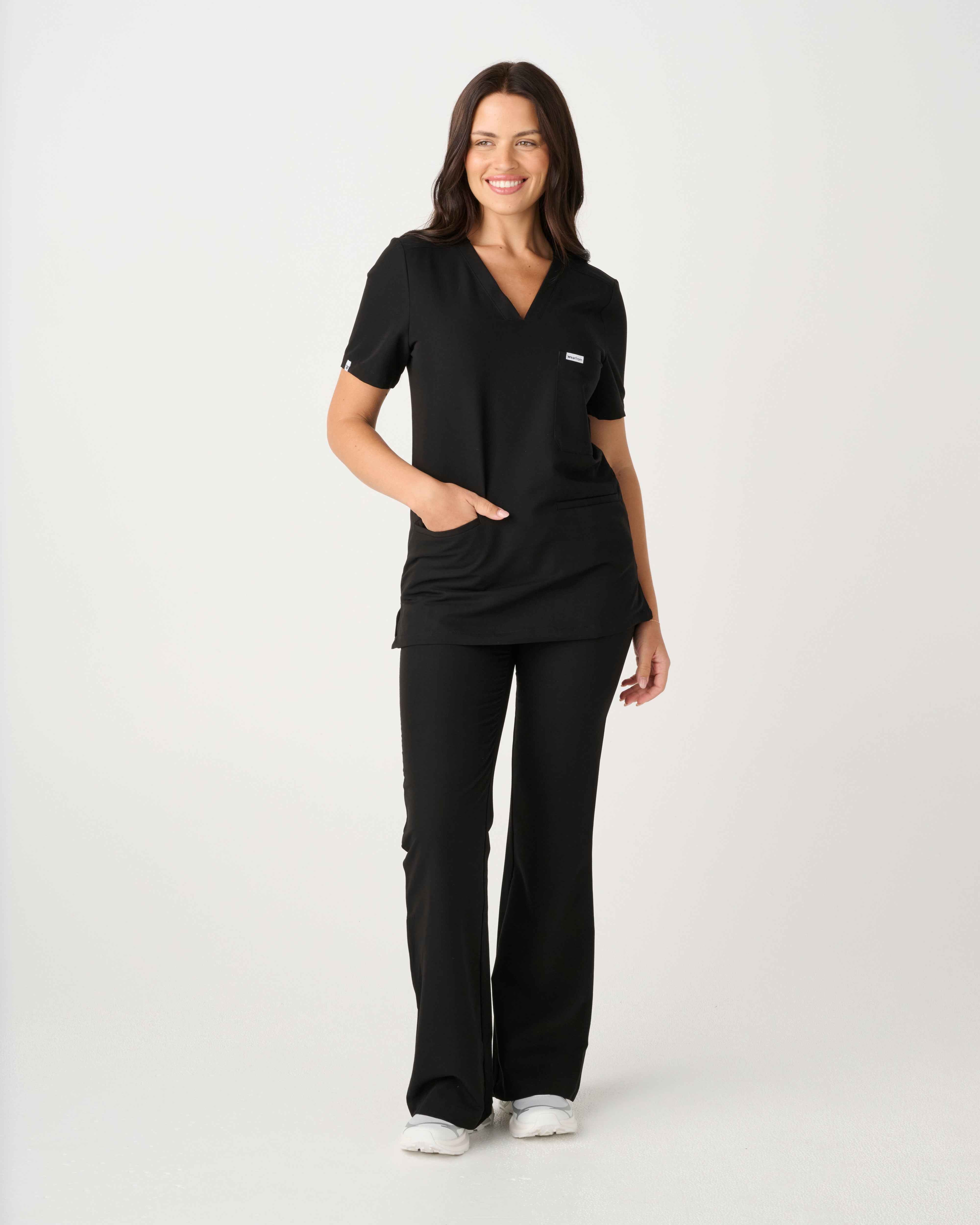 MELBOURNE Three-Pocket Scrub Top Black
