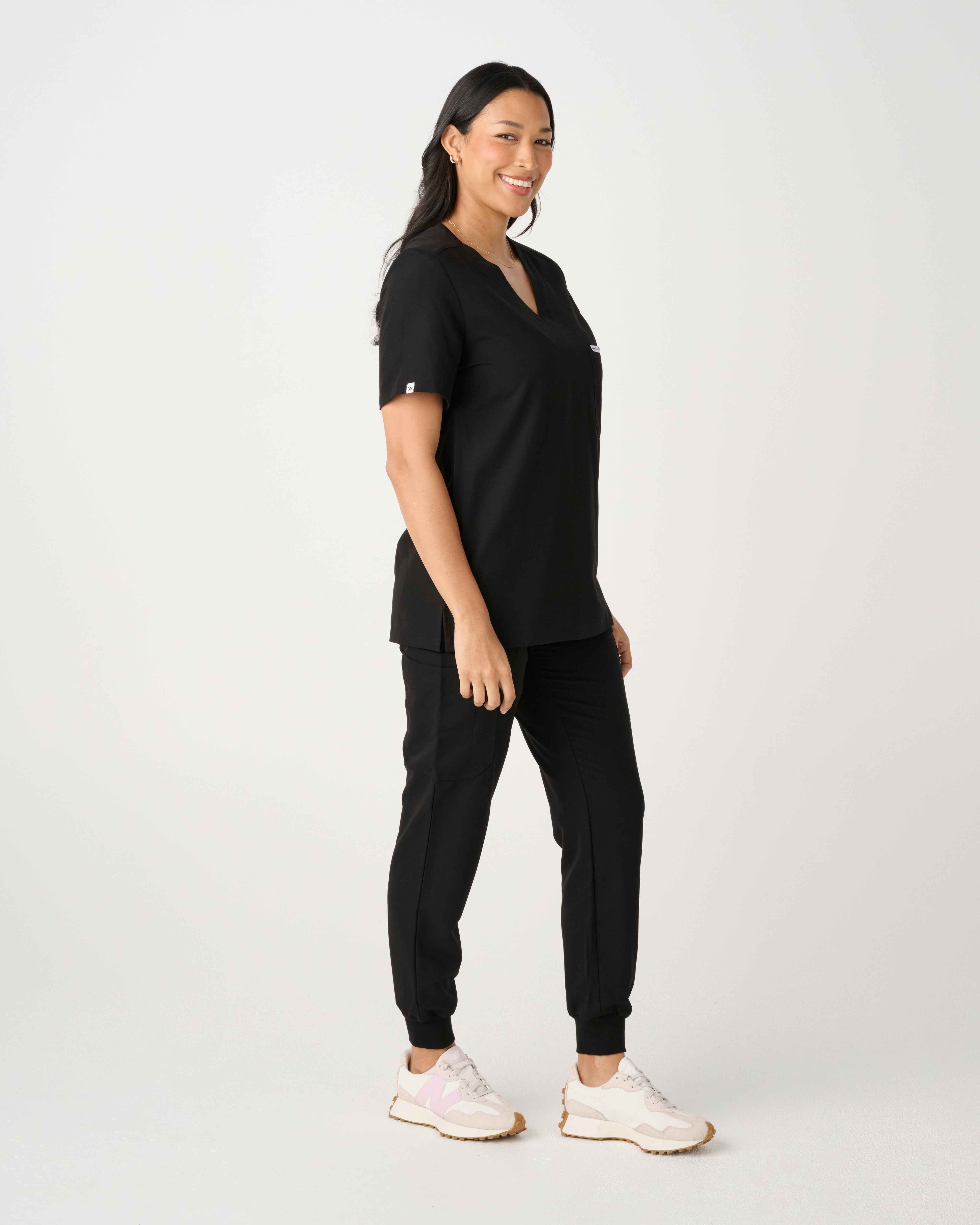 BRISBANE One-Pocket Scrub Top Black